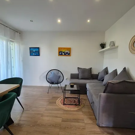 Apartments Draga شقة *